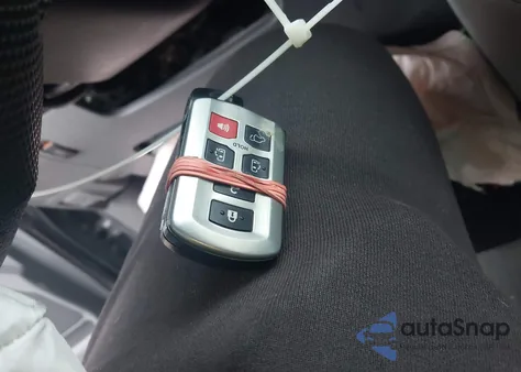 2016 Toyota Sienna Xle 8 Passenger z USA, uszkodzony, nr VIN 5TDYK3DC1GS693591